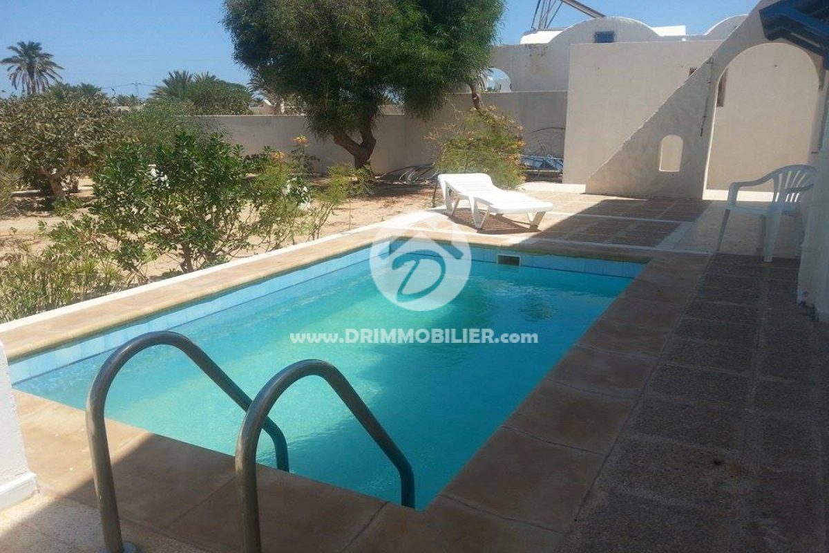 L 113 -                            بيع
                           Villa avec piscine Djerba